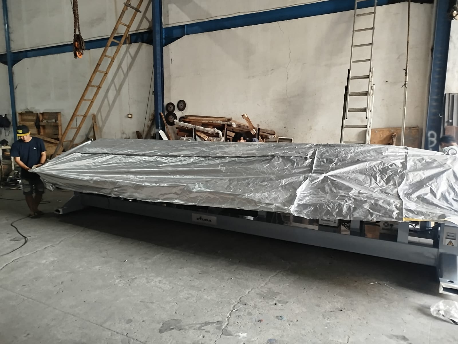 Pengiriman 1 unit mesin bordir Azura 12 Kepala. Tujuan Pulau Jawa.